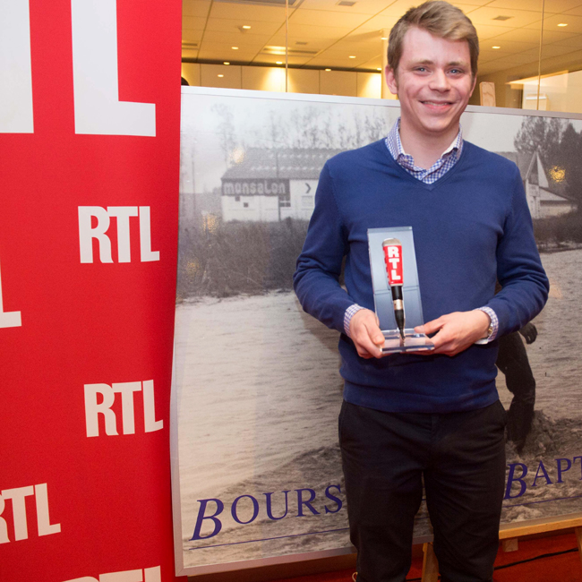 Jacques Serais, de l'EPJT, 19e lauréat de la bourse Jean-Baptiste Dumas, dans les locaux de RTL.